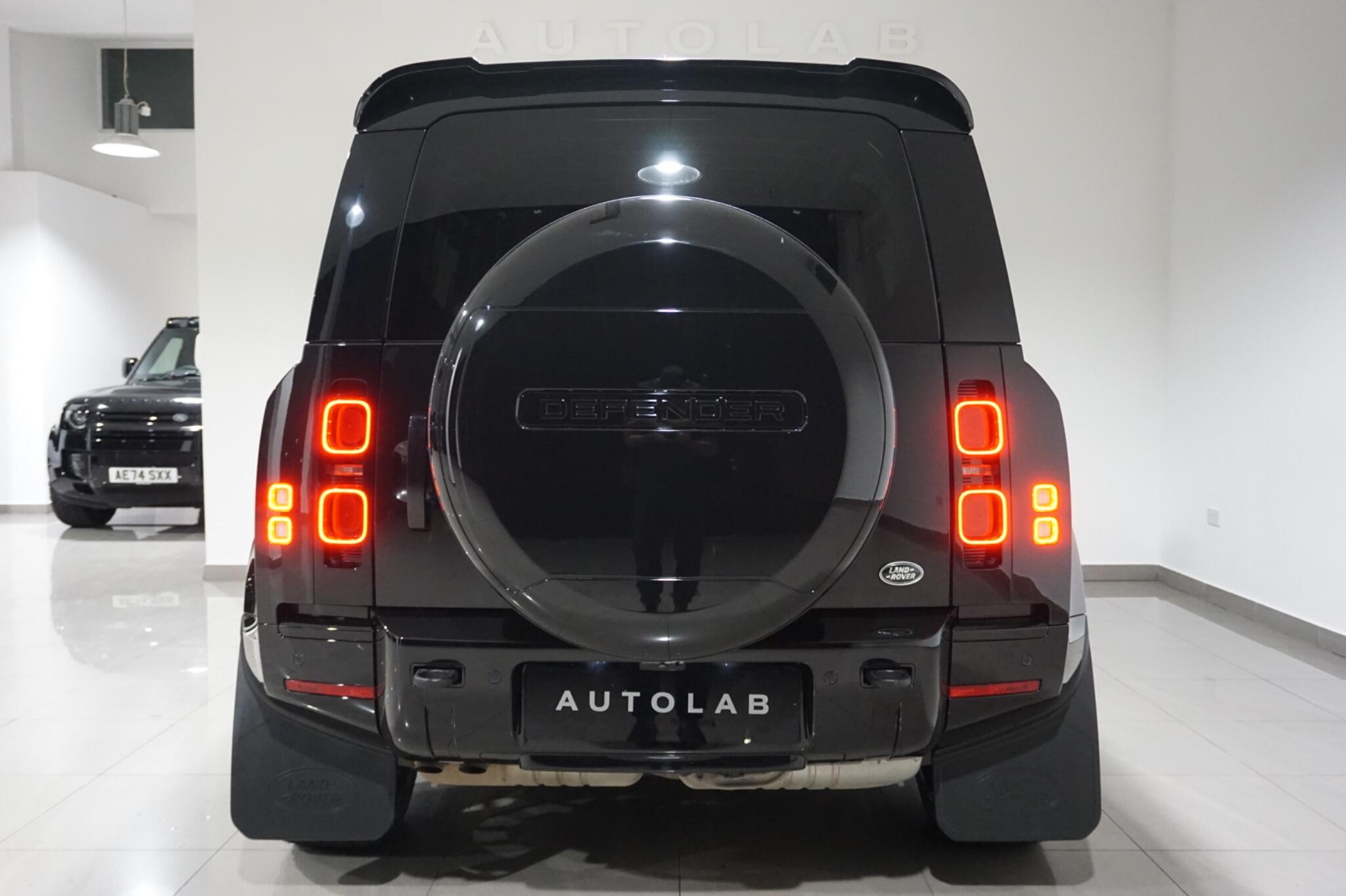 Land Rover Defender 110 3.0 D300 MHEV X-Dynamic HSE Auto 4WD Euro 6 (s/s) 5dr